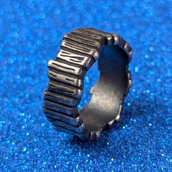 Fence Shaped Textured Ring – Matte Metal Band with Vertical Bar Design