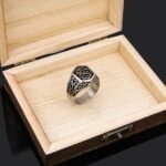 Arcadia Hexa – Hexagonal Signet Ring with Vintage Royal Detailing - Image 5